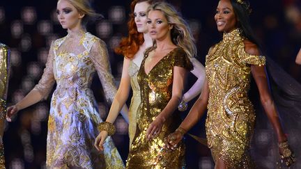 Autres "people" convi&eacute;s &agrave; la c&eacute;r&eacute;monie, les top models Lily Cole, Karen Elson, Kate Moss et Naomi Campbell. (JEWEL SAMAD / AFP)