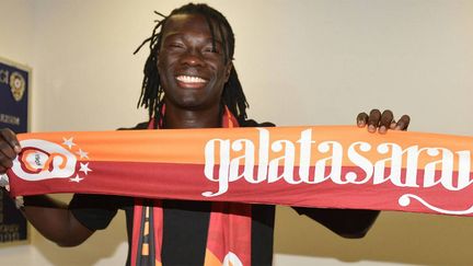 Bafétimbi Gomis avec les couleurs de son futur club de Galatasaray