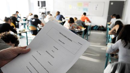 &nbsp; (Des élèves de teminale S planchent sur les sujets du bac de philosophie 2015 © MAXPPP)