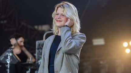 Zaho de Sagazan à l'hippodrome de Longchamps, à Paris, le 24 juin 2023. (DENIS TRASFI / MAXPPP)