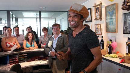 Yannick Noah &agrave; la vente aux ench&egrave;res des Vendanges du c&oelig;ur, &agrave; Ouveillan (Aude), le 6 juillet 2012. (ALAIN ROBERT / APERCU / SIPA)