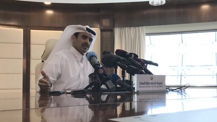 Le ministre qatari de l'Energie, Saad Sherida Al-Kaabi, lors d'une conférence de presse à Doha, le 3 décembre 2018. (ANNE LEVASSEUR / AFP)