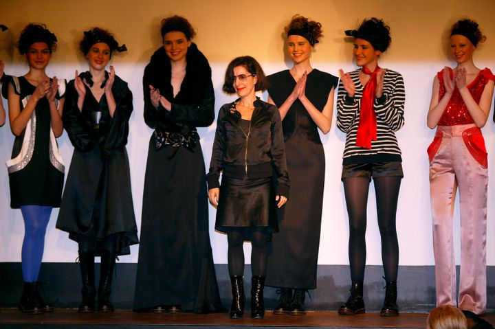 Corinne Cobson au final du défilé prêt-à-porter automne-hiver 2009 lors de la Paris Fashion Week, le 4 mars 2009 à Paris (ANTONIO DE MORAES BARROS FILHO / WIREIMAGE/GETTY IMAGES)