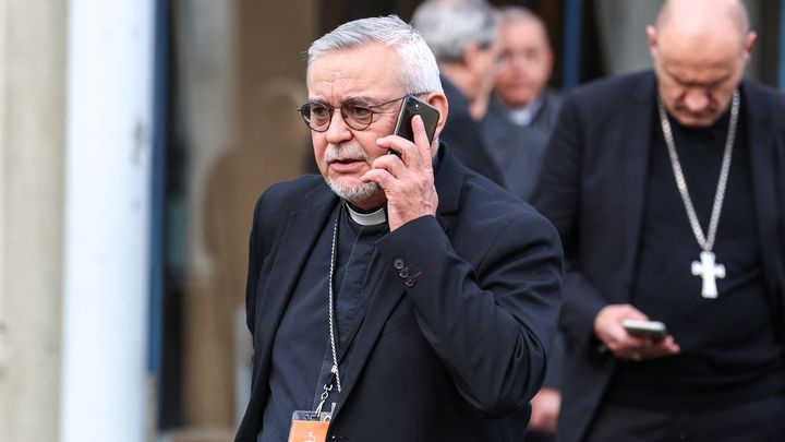 Mgr Georges Colomb, évêque de La Rochelle, lors de la Conférence des évêques de France à Lourdes (Hautes-Pyrénées), le 7 novembre 2022 (CHARLY TRIBALLEAU / AFP)