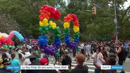 La Gay Pride de New York a commémoré les émeutes de Stonewall en 1969 (France 3)