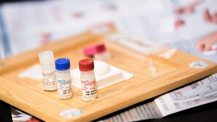 Kit de dépistage du sida à l'université Pierre et Marie Curie, à Paris, le 30 novembre 2017. (MAXPPP)