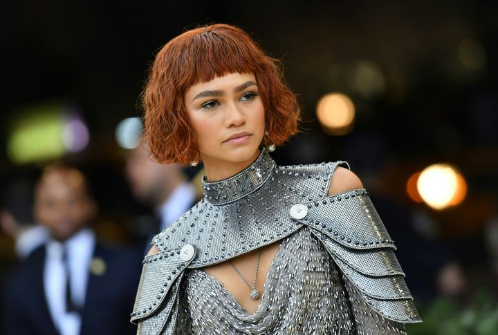 Zendaya&nbsp;arrive au gala du Met habillée en Jeanne d'Arc, le 7 mai 2018 à New York (Etats-Unis). (ANGELA WEISS / AFP)