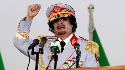 Le colonel Kadhafi célèbre en juin 2010 les 40 ans de la Jamahiriya libyenne (République arabe et socialiste libyenne). (REUTERS/Ismail Zetouny )