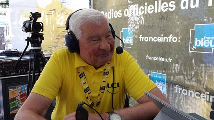 Raymond Poulidor, ancien coureur cycliste français et ambassadeur du maillot jaune sur le Tour de France 2019, invité des informés de franceinfo, Pau (Pyrénées-Atlantiques), 19 juillet 2019. (FABRICE RIGOBERT / RADIO FRANCE)