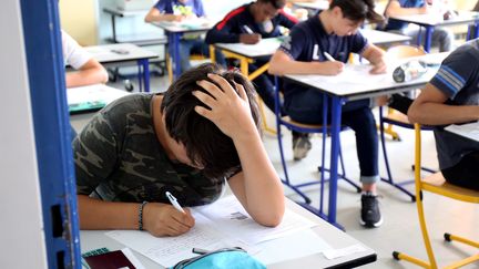 Claire Krepper, la secrétaire nationale du syndicat d’enseignants SE-UNSA salue sur franceinfo la décision de reporter le brevet des collèges (photo d'illustration). (PHILIPPE RIEDINGER / MAXPPP)