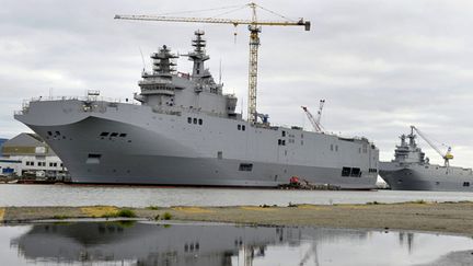 &nbsp; (Les deux navires Mistral à quai à Saint-Nazaire © MaxPPP)