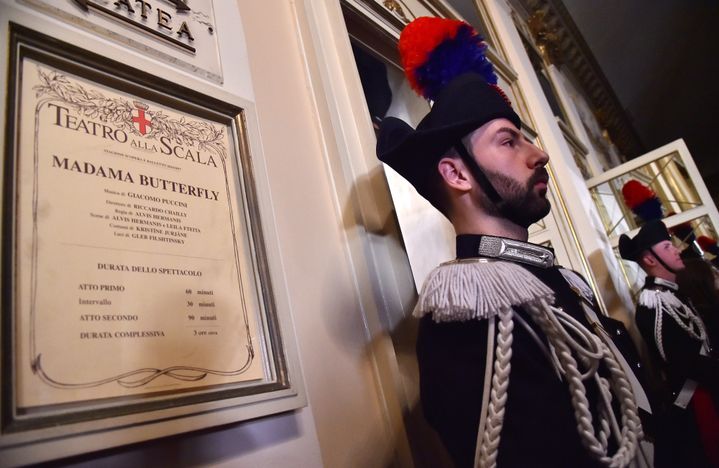 La soirée d'ouverture de saison de La Scala à Milan, le 7 décembre, est un événement en Italie.
 (GIUSEPPE CACACE / AFP)