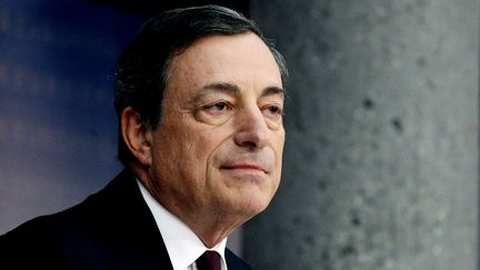 Le pr&eacute;sident de la BCE,&nbsp;Mario Draghi, donne une conf&eacute;rence de presse &agrave; Francfort (Allemagne), le 7 ao&ucirc;t 2014. (MEHMET KAMAN / ANADOLU AGENCY / AFP)