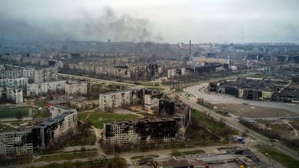 Une vue aérienne de la ville de Marioupol, en Ukraine, le 12 avril 2022. (ANDREY BORODULIN / AFP)