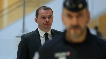 Le ministre Olivier Dussopt lors de son arrivée au tribunal correctionnel de Paris, le 27 novembre 2023. (THOMAS SAMSON / AFP)