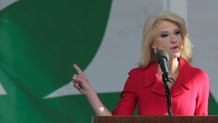 Kellyanne Conway, conseillère de Donald Trump, parle devant les manifestants anti-avortement. (YURI GRIPAS / REUTERS)