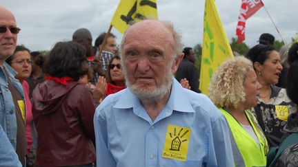 Le g&eacute;n&eacute;ticien Albert Jacquard lors d'une manifestation du Droit au logement (DAL), le 6 ao&ucirc;t 2011 &agrave; Paris. (CITIZENSIDE.COM / AFP)