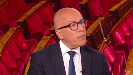 Éric Ciotti, président LR, rallié au RN, est l'invité du 20 Heures, lundi 1er juillet. Il souhaite un rassemblement des droites face à la gauche et à Emmanuel Macron.