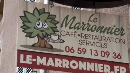 Dans la commune de Marey-sur-Tille (Côte-d'Or), un café a ouvert ses portes il y a deux ans. Et comme c'est le dernier commerce du village, il cumule aussi les rôles de boulangerie et d'épicerie. (FRANCE 3)