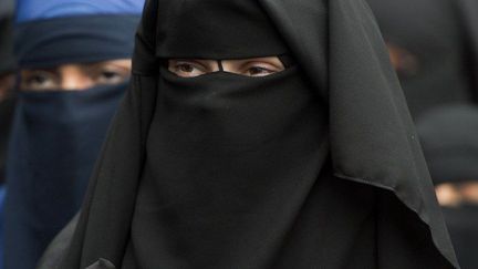 Une femme en burqa. (BORIS ROESSLER / DPA)