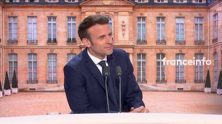 Emmanuel Macron lors de son interview sur franceinfo, le 15 avril 2022 (FRANCEINFO / RADIO FRANCE)