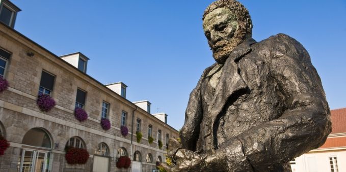 La statue de Victor Hugo par Ousmane Sow devant la mairie de Besançon
 (Frank Guiziou/Hemis.fr)