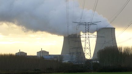 La centrale nucl&eacute;aire de Nogent-sur-Seine (Aube), le 5 d&eacute;cembre 2011. (FRAN&Ccedil;OIS NASCIMBENI / AFP)