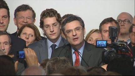 Jean Sarkozy au coté de Patrick Devedjian lors des résultats du second tour des cantonales à Bourg-la-Reine le 27-03-11 (France 2)