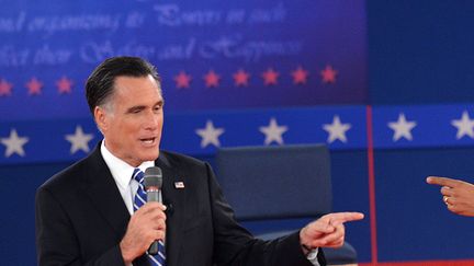 Deuxi&egrave;me d&eacute;bat entre Mitt Romney (G) et Barack Obama, mardi 16 octobre, &agrave; Hempstead (New York, Etats-Unis). (STAN HONDA / AFP)