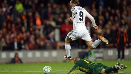 Fernando Torres a marqu&eacute; le second but de Chelsea pour arracher le match nul et se qualifier pour la finale de la Ligue des champions mardi 24 avril au Camp Nou, &agrave; Barcelone. (ADRIAN DENNIS / AFP)