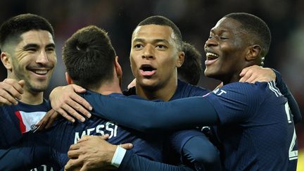 La joie de Kylian Mbappé et des Parisiens face à Lens, le 15 avril 2023. (AFP)