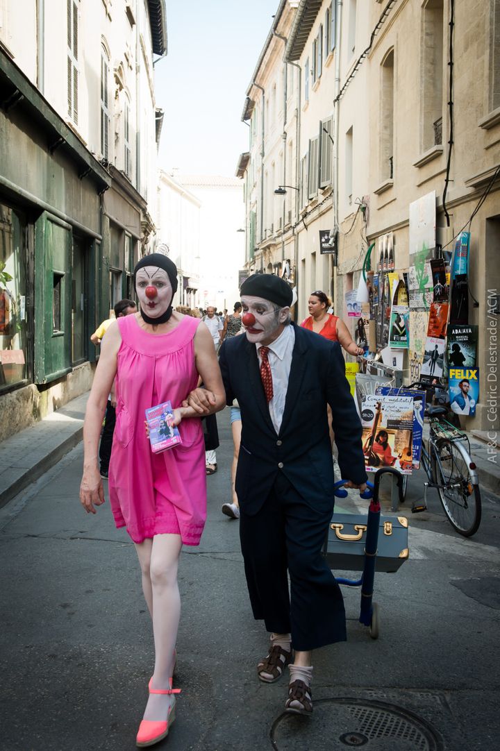 Félix et Filomène déambulent dans les rues d'Avignon. 
 (AFC-Cedric-Delestrade-ACM)