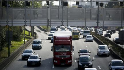 Un portique écotaxe sur le périphérique parisien le 6 novembre 2014 (  MAXPPP)