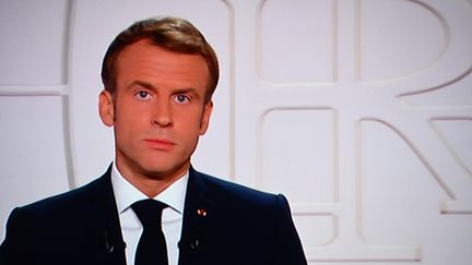 Emmanuel Macron lors de son allocution aux Français, le 9 novembre 2021. (CHRISTOPHE ARCHAMBAULT / AFP)