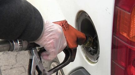 Carburant : les Français s'adaptent face à la flambée des prix