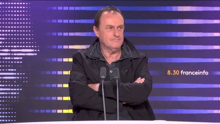 Patrick Coulombel, co-fondateur de la Fondation "Architectes de l’urgence", était l'invité du "8h30 franceinfo", lundi 10 avril 2023. (FRANCEINFO / RADIOFRANCE)