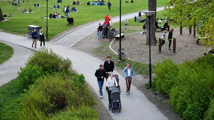 Le parc&nbsp;de&nbsp;Rålambshov, à Stockholm en Suède, le 8 mai 2020. (TT NEWS AGENCY / REUTERS)