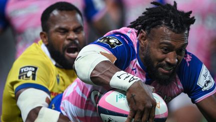 Le joueur du Stade français Waisea Nayacalevu, lors d'un match face à Clermont, le 10 octobre 2021. (ANNE-CHRISTINE POUJOULAT / AFP)