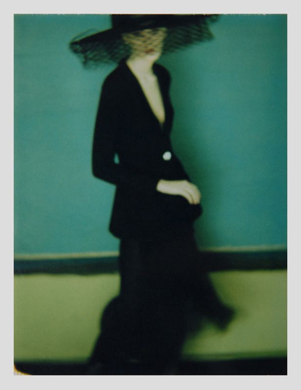 Sarah Moon Pour le New York Times, Polaroid original exposé à la galerie Camera Obscura (Paris 14e)
 (Courtesy galerie Camera Obscura)