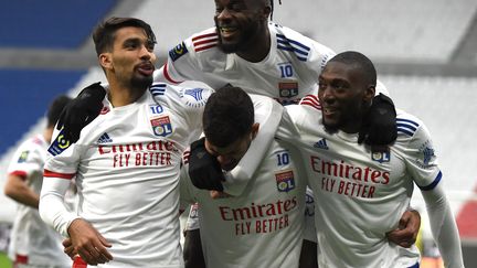 La joie des Lyonnais face à Metz. (JEAN-PHILIPPE KSIAZEK / AFP)