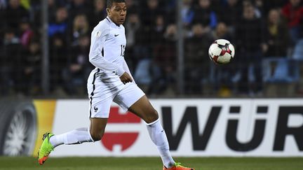 Kylian Mbappé a fait ses débuts en Bleu au Luxembourg (FRANCK FIFE / AFP)