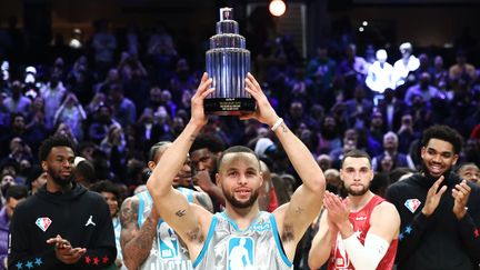 Stephen Curry a été&nbsp;désigné MVP du All Star Game. Le meneur des Warriors a compilé 50 points dont 16 panier sur 27 à 3 points.&nbsp; (TIM NWACHUKWU / GETTY IMAGES NORTH AMERICA)