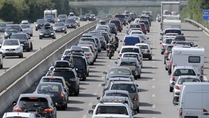 Bouchon sur l'A7, entre Vienne et Valence, le 3 ao&ucirc;t 2013.&nbsp; (PHILIPPE DESMAZES / AFP)