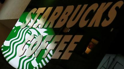 L'entrée d'un café Starbucks, à Vienne, en Autriche, le 27 décembre 2016.&nbsp; (LEONHARD FOEGER / REUTERS)