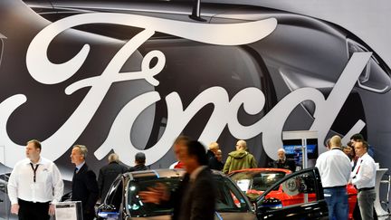 Un stand Ford lors d'un salon automobile à Essen (Allemagne), le 1er décembre 2017. (PATRIK STOLLARZ / AFP)