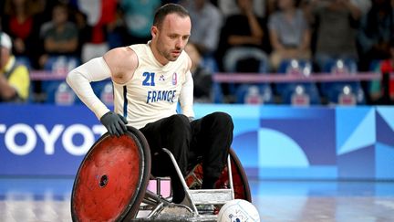 Le Français Jonathan Hivernat, pendant le match de rugby fauteuil entre la France et l'Australie, le 30 août 2024, aux Jeux paralympiques de Paris. (HAHN LIONEL / KMSP)