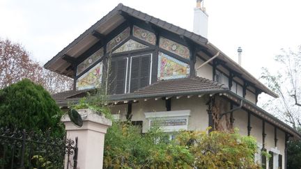 Philippe Le Port devant la maison de l'exposition universelle, en 2018. (PHILIPPE LE PORT / DR)