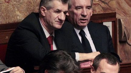 Jean Lassalle (g) et François Bayrou, à l'Assemblée nationale, le 18 janvier 2011. (AFP - Jacques Demarthon)