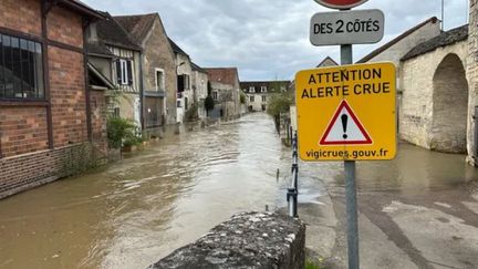 A Chablis (Yonne), plusieurs secteurs de la commune sont touchés par l'inondation, le 2 avril 2024. (FRANCOIS GIUSEPPI / RADIO FRANCE)