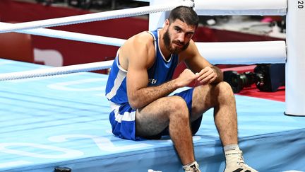 Après l'exclusion du Français Mourad Aliev de sa demi-finale, l'ancien boxeur champion olympique Brahim Asloum revient sur cette décision sujette à controverse.